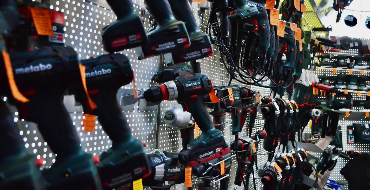 Стенд з інструментом Metabo у магазині Metaboua, Львів